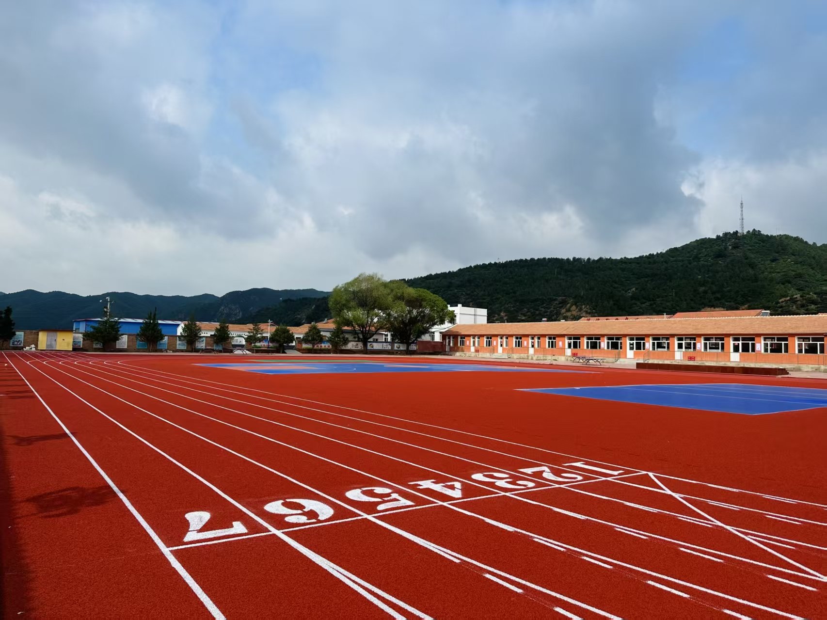 洛阳市自结纹塑胶跑道塑胶跑道材料 - 一站式服务